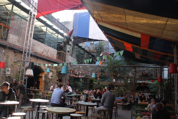 Szimpla kert - indoor and outdoor