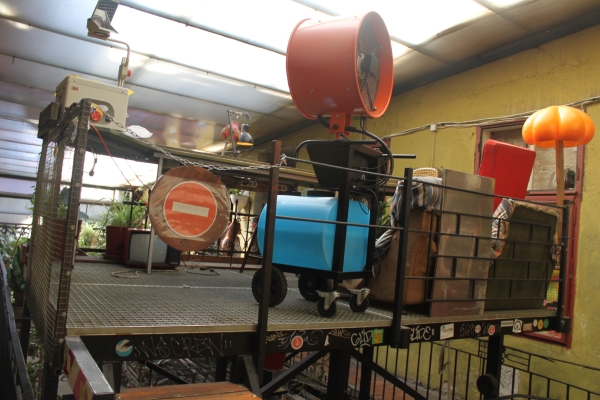 Szimpla kert, not like other bars around the world